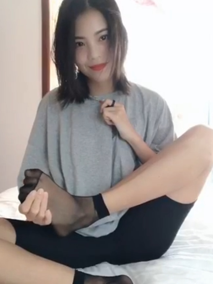 易直播木子丝足诱惑88部50G超火辣