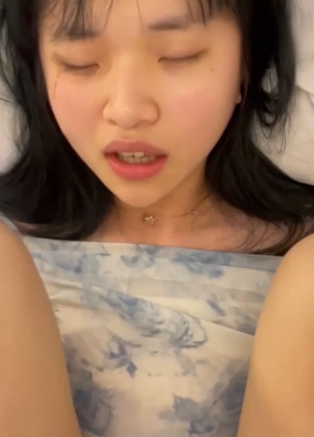 推特丹凤眼小仙女情侣私拍1部309.9MB纯欲风