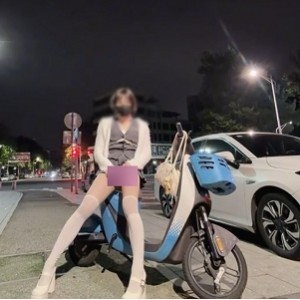 推特mikixka伪娘户外展示2部300MB优质