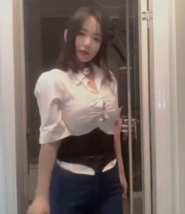 周周乖崽童颜大罩杯22部125MB绝顶好康