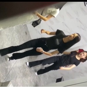 劲爆183.7MB拍摄商场美女尿尿视频1部