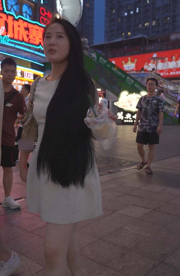 蓬蓬裙乖乖女街头蕾丝实录98部981MB绝顶视角