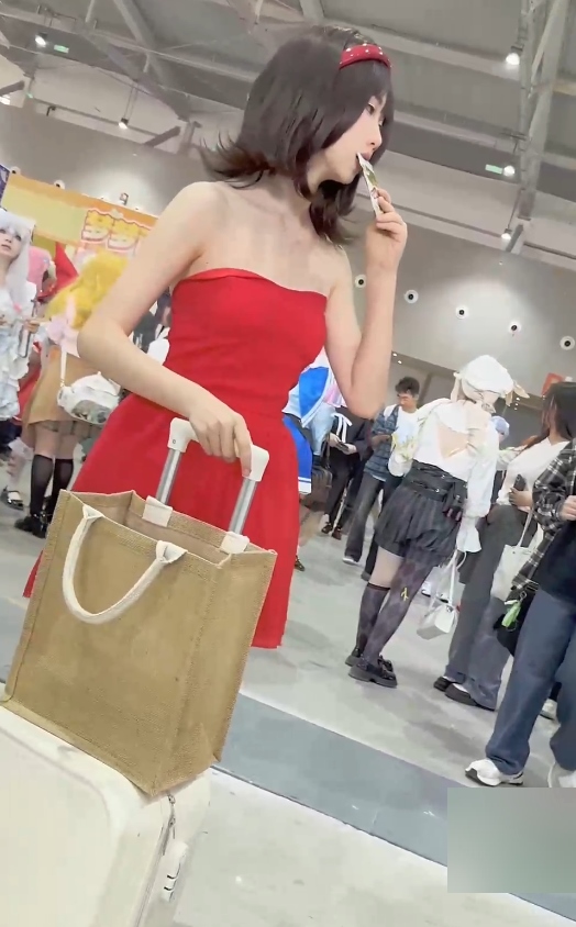 街拍KFC眼镜妹御姐空档合辑15部1.92G超值珍藏