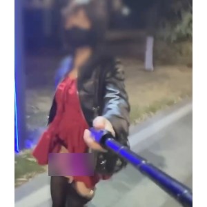 800M自购mikixka户外展示1部伪娘太对味了