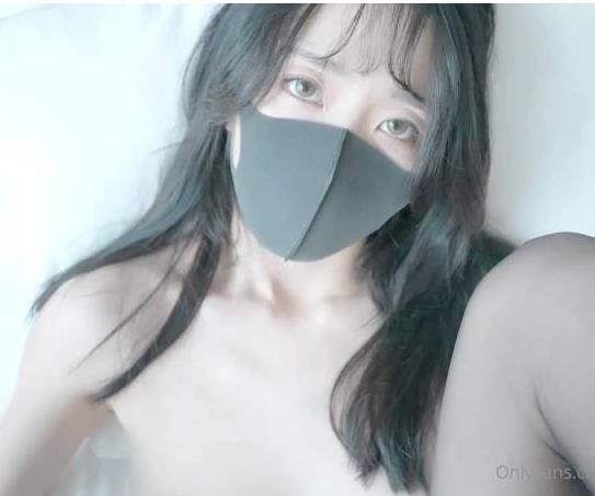 某推优质御姐HongkongDoll（玩偶姐姐）最新黑丝情感交流短片