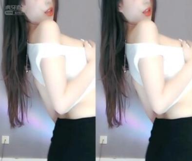 斗鱼(苏樱)宝藏女孩直播间的浮力视频