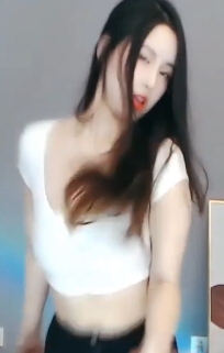 斗鱼(苏樱)宝藏女孩直播间的浮力视频