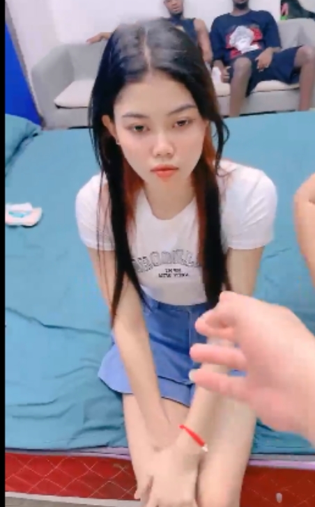 299v177g黑丝白丝混搭6个00后小西瓜辣妹热舞太骚了