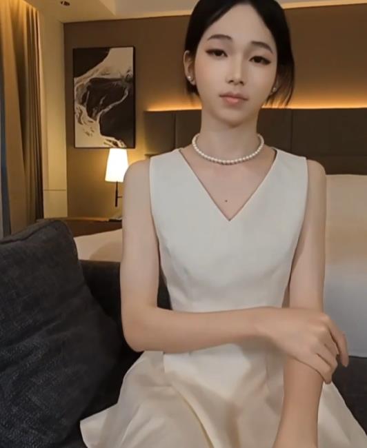 私房睡觉怪TS定制视频3部3.35G酷似西域女神颜值炸裂