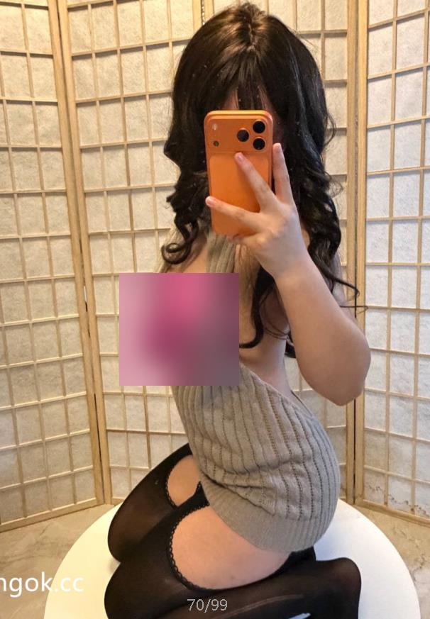 OnlyFans小黄帝Zoey美臀合集61部7.61G嫩得掐