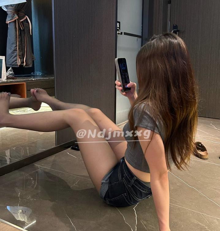 反差抖音博主芝士兔私藏存档3V10四人游2.28G苏杭小蜜桃