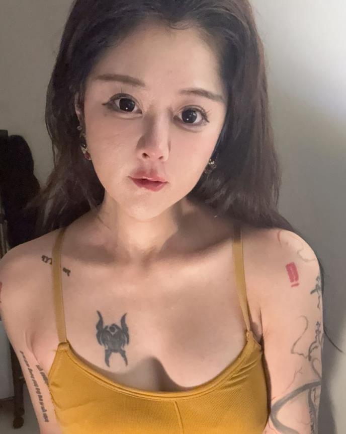 私密福利17位熟女精神小妹裸贷合集49V+158P2.99G情债难偿