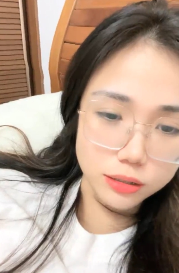 抖音反差眼镜妹妮妮这呢私密视频60部56.4G闷骚眼镜娘韵味十足