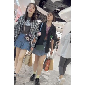KFC热裤窄内靓女双花街拍视频合集2部娇躯轻摆风情暗藏