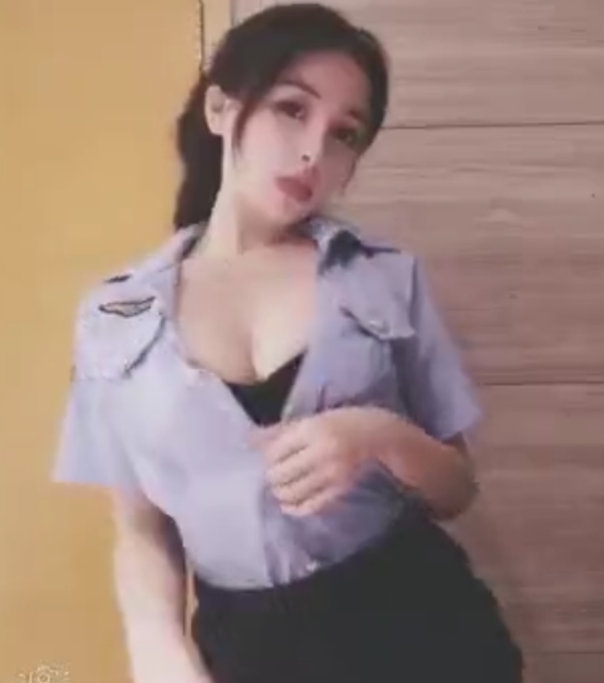 NINI蜜桃臀微信福利合集169部7GB火辣曲线太吸睛