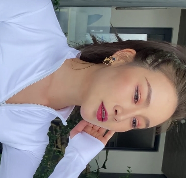火辣瑜伽裤女神翘臀热舞视频2部4.53G网盘合集