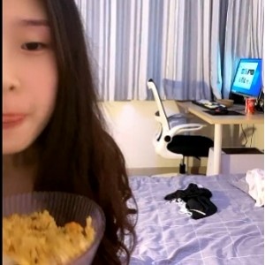 清纯女神与闺蜜浴室合演外网展示一部50M劲爆撩人