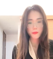苗条飞机场甜美美女度盘1部437MB大黑牛自拍