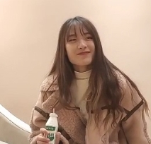 推特小妍超清沙发私拍苗条00后嫩妹某处进入1V550M