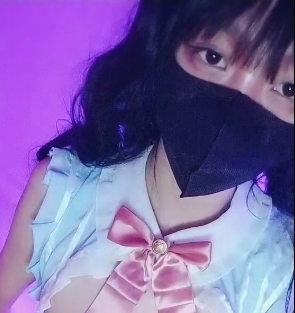 OnlyFans小雅蝙蝠侠头套女同玩具互动1v1视频1部700M真过瘾
