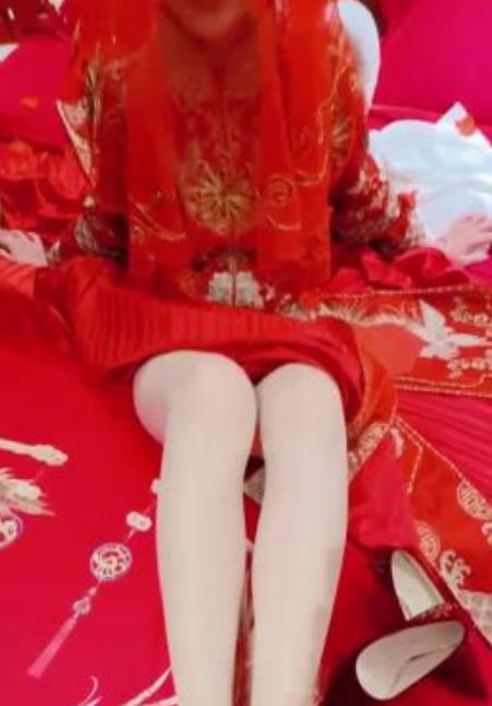 853MB姐姐婚前夜私密视频OnlyFans1V展示太撩人了
