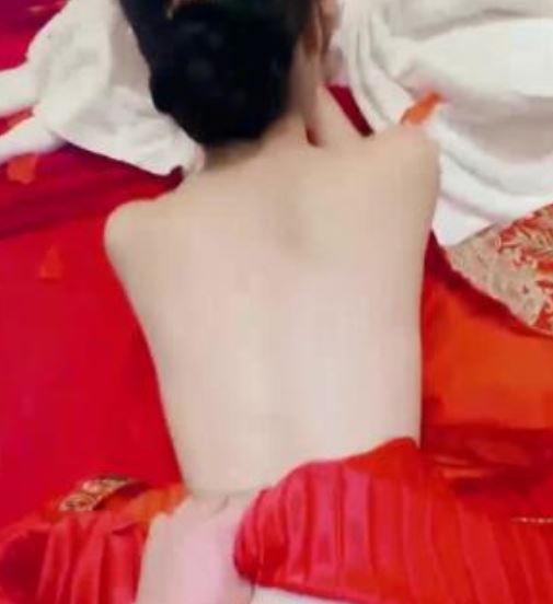 853MB姐姐婚前夜私密视频OnlyFans1V展示太撩人了