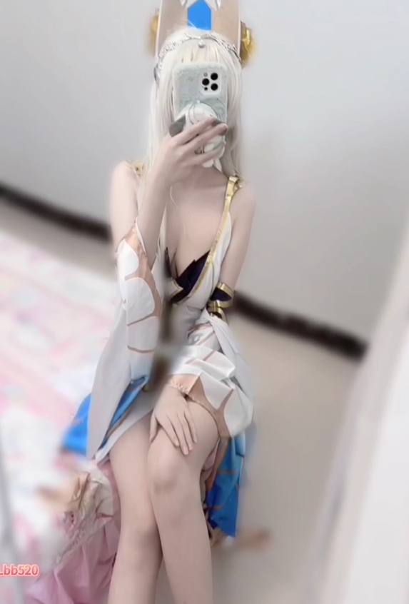 纸飞机福利姬乌萨奇八八定制cos劲爆26部1.3G太撩人