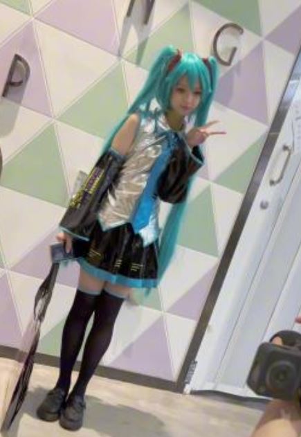 KFC萌妹初音COS私录1V787.9MB白丝绝对领域纯欲崩坏