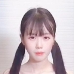 网盘展示18岁小萌嫩妹私拍1V307M，太水灵了