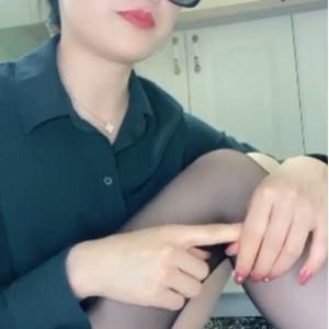 推特苏曼老师16部御姐素片合集6.3G优质大长腿太诱人了