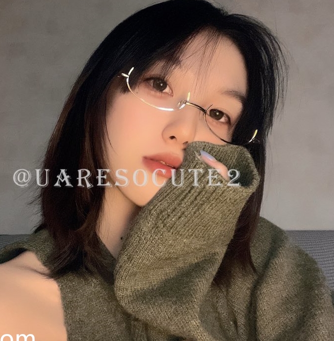 uesocute眼镜娘气质女神被圈养福利合集62部560MB纯欲爆表