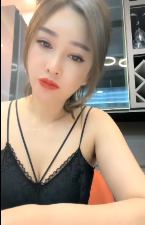 推特居家熟女妩媚少妇24部合集16.3G太诱人了